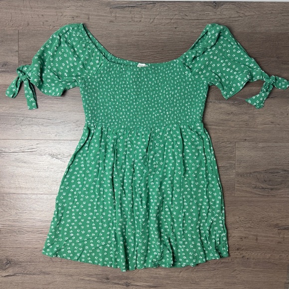 American Eagle Outfitters Dresses & Skirts - 🌿 American Eagle Outfitters Green Floral Smocked Mini Dress Tunic Top - S